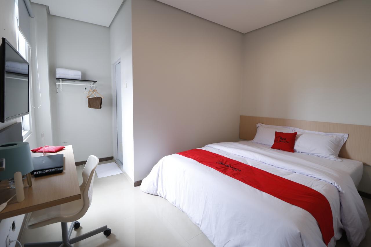 Reddoorz Plus Near Mall Pondok Indah จาการ์ตา ภายนอก รูปภาพ