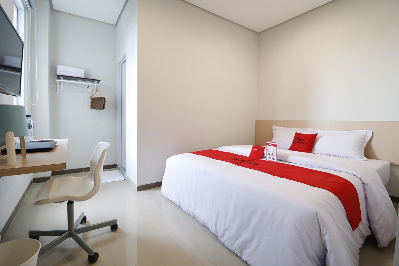Reddoorz Plus Near Mall Pondok Indah จาการ์ตา ภายนอก รูปภาพ